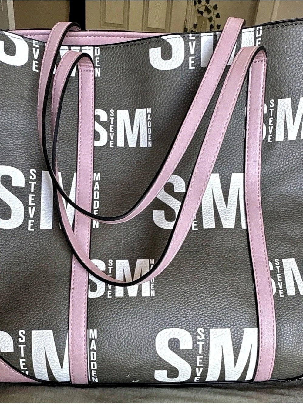 Steve Madden Tote in Pink & Black Like New